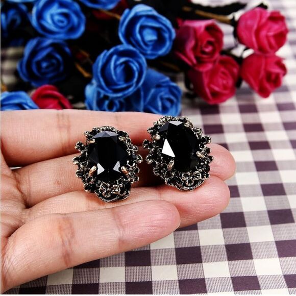 Antique Yellow Gold with Black Onyx Austrian Crystal Cameo Clip On Stud Earrings - Picture 3 of 5